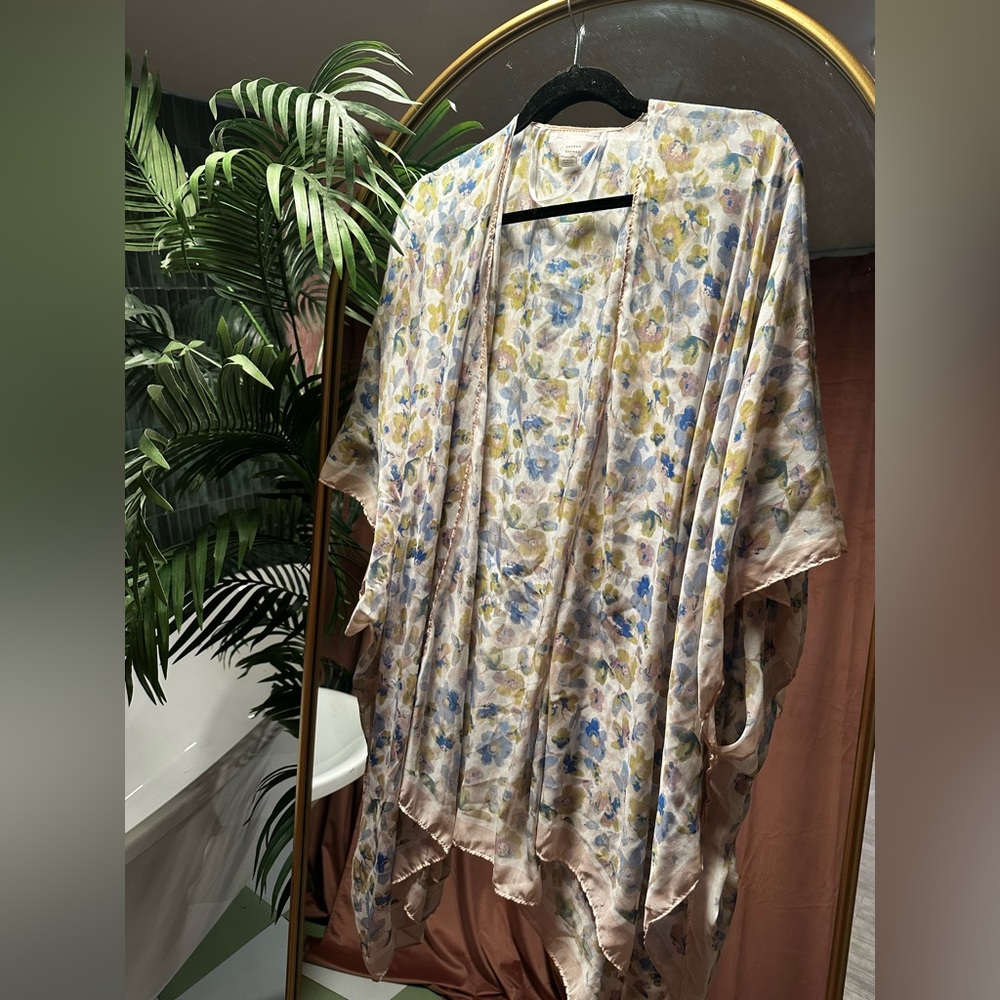 LC Lauren Conrad Pastel Floral Kimono